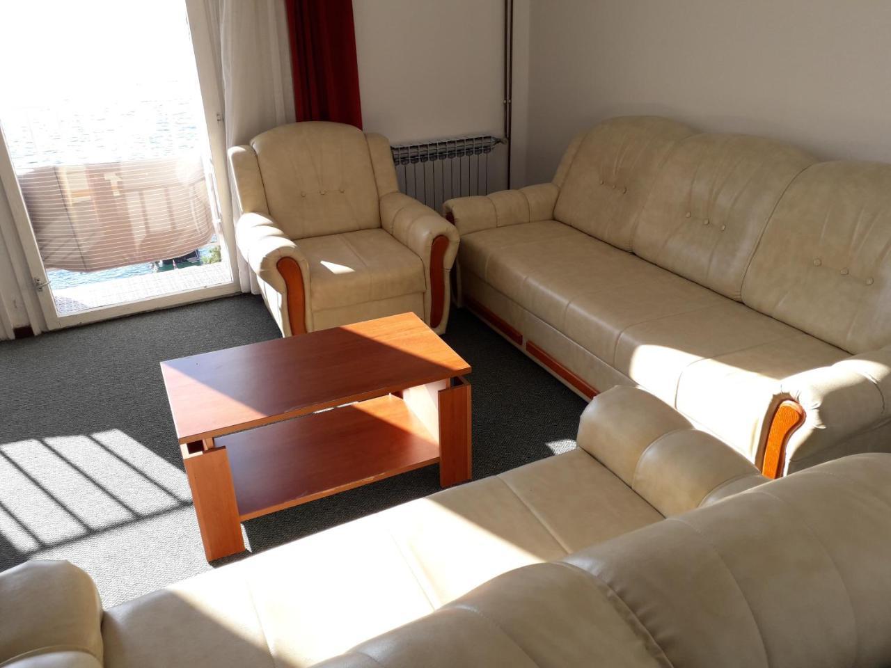 Apartments And Rooms Haludovo - Ribarsko Selo Malinska Ngoại thất bức ảnh