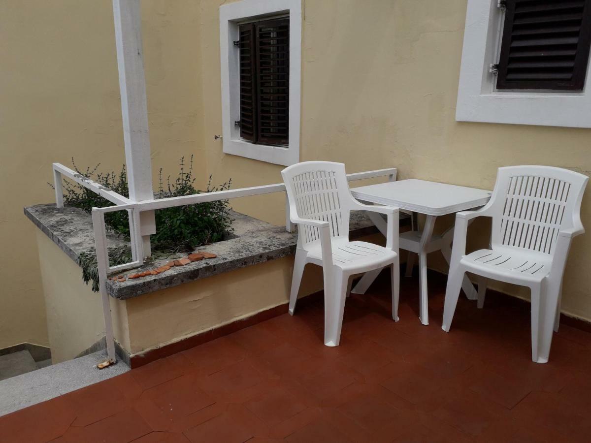Apartments And Rooms Haludovo - Ribarsko Selo Malinska Ngoại thất bức ảnh