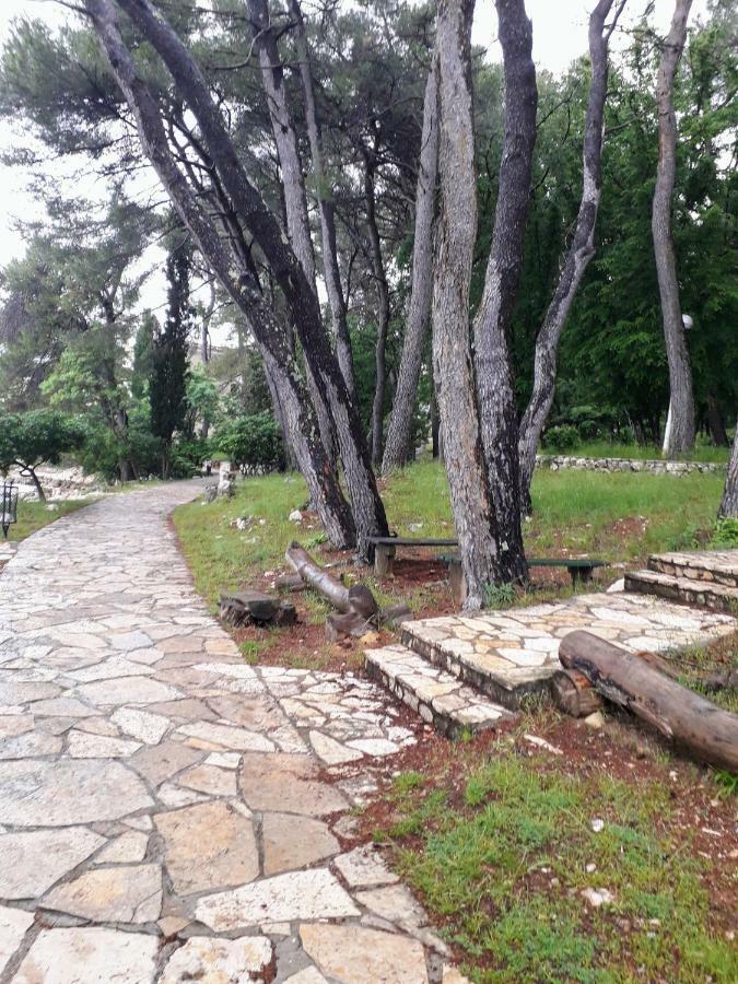 Apartments And Rooms Haludovo - Ribarsko Selo Malinska Ngoại thất bức ảnh